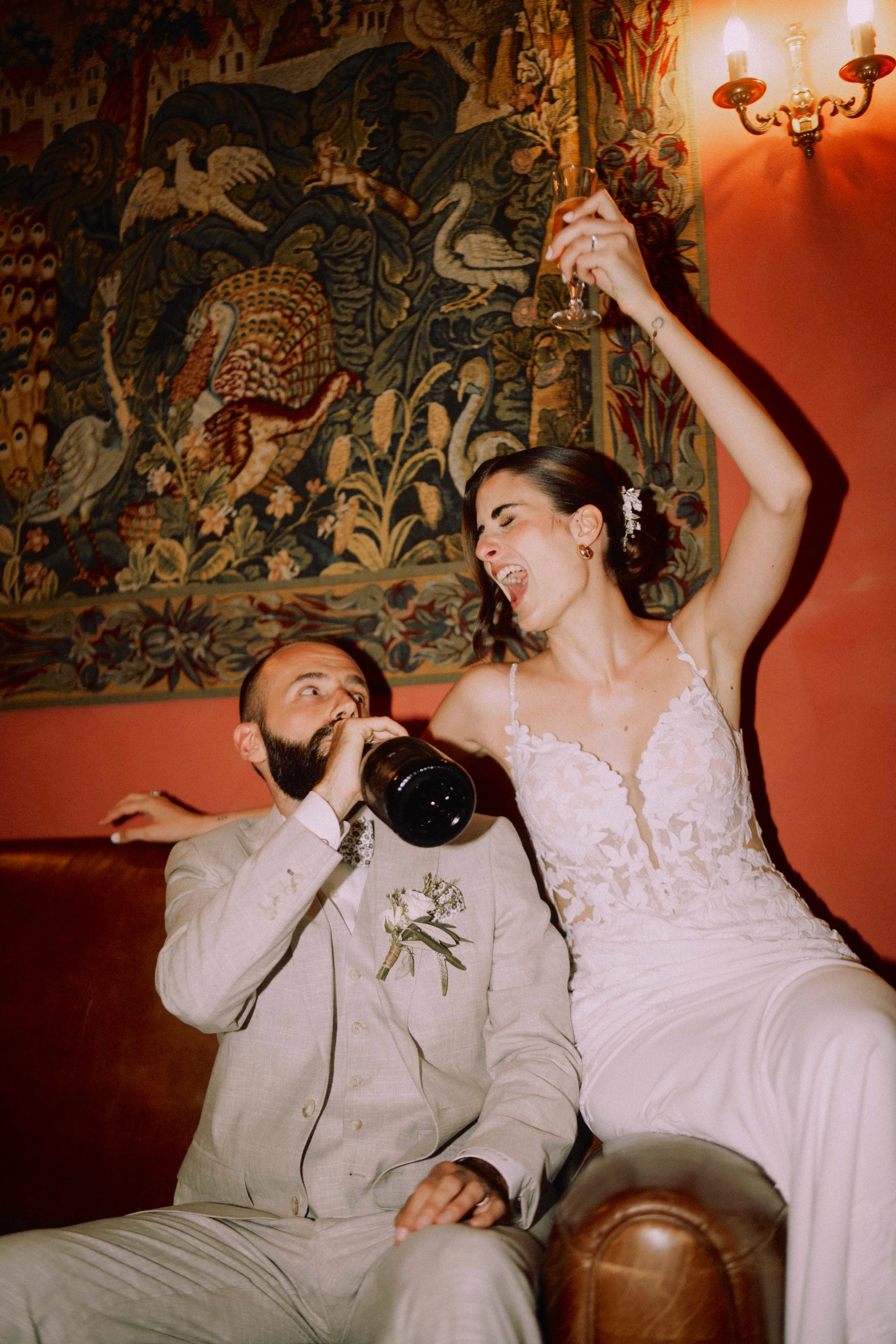 Portrait éditorial d’un couple de mariés en Provence