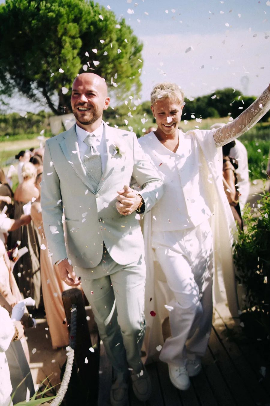 Nicolas et Lionel sous les confettis au Domaine Amourella à Lambesc